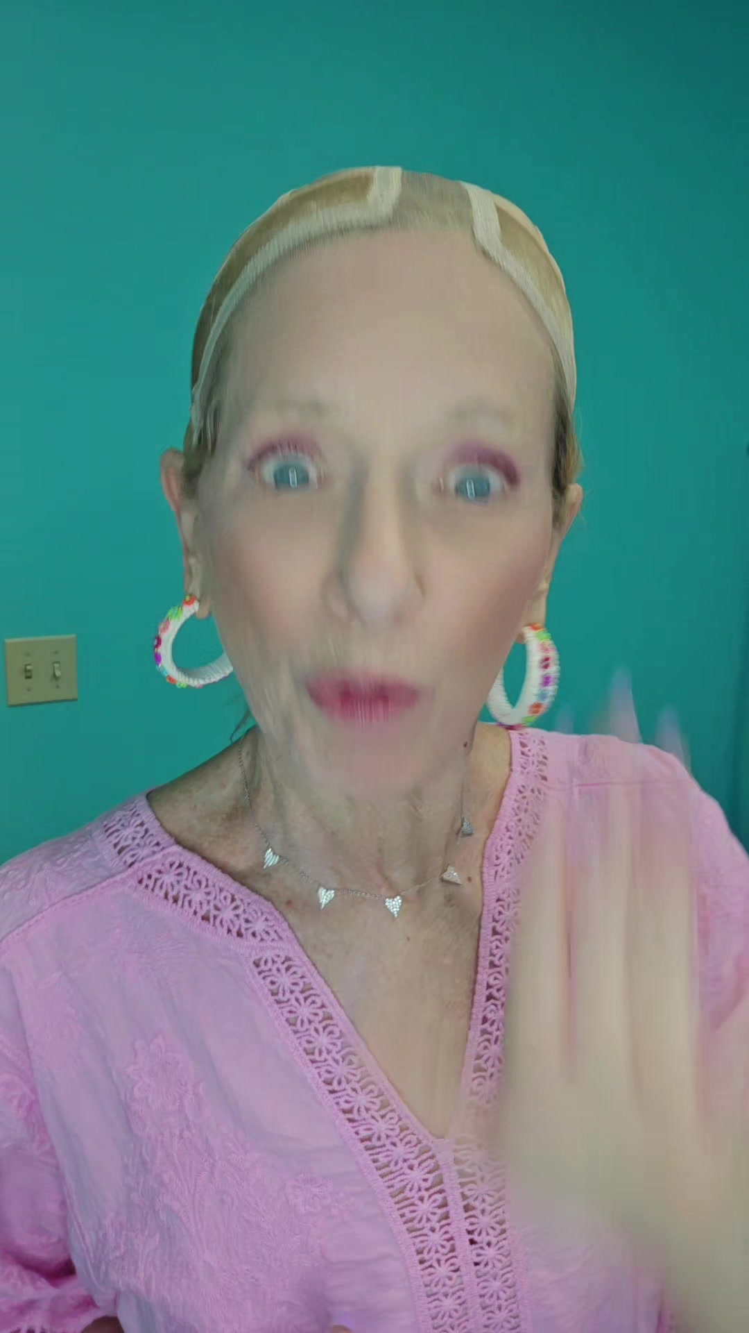 TikTok post by @mommom.sue for Chelsey Smith Cosmetics. Caption reads: [...] link is in my bio to save!!!....