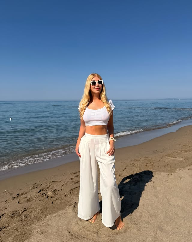 Instagram post by @panteritaelena for Buddha Stones. Caption reads: [...] these effortless linen pants from Buddha....