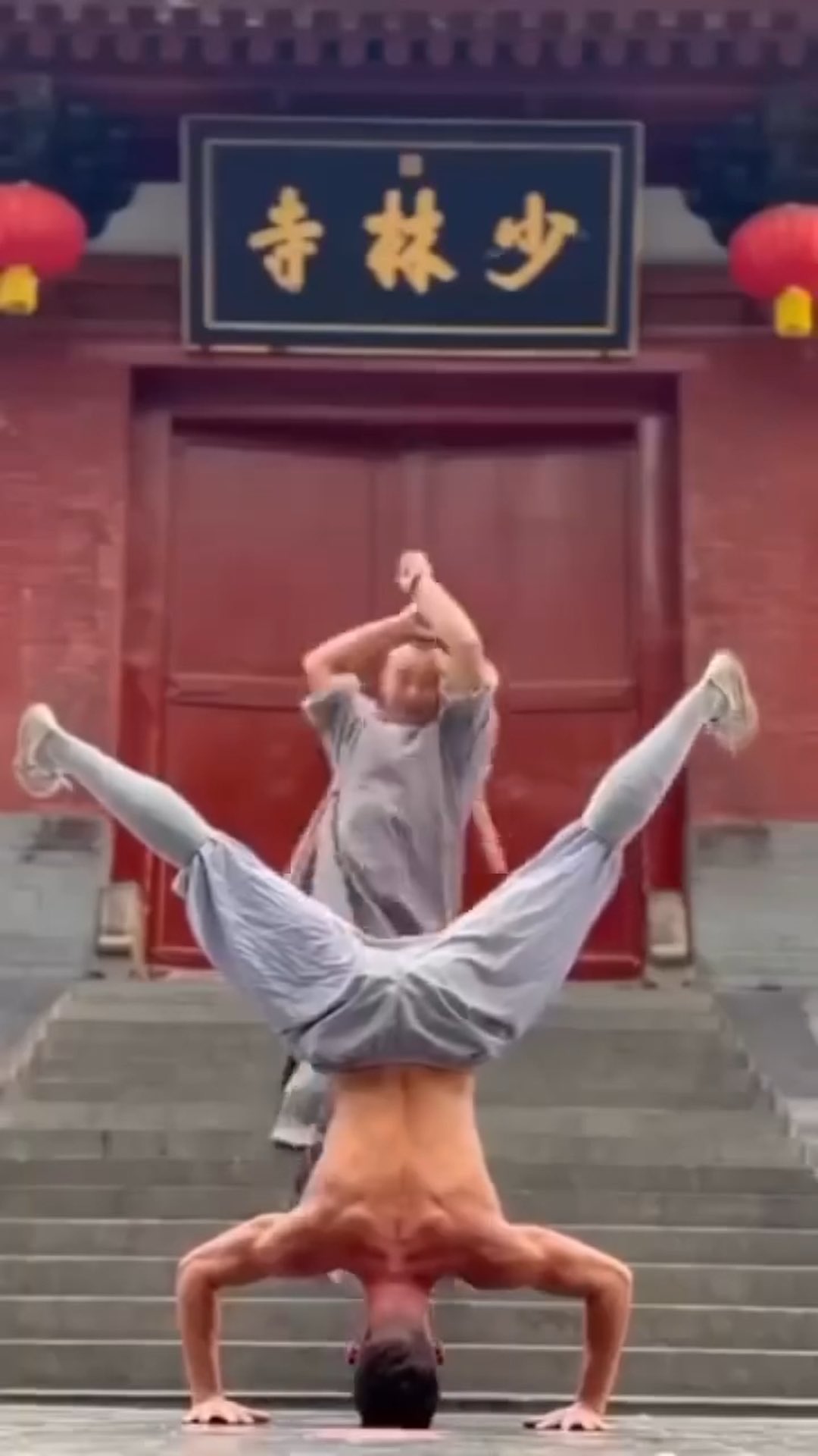 Instagram post by @thiagosemt for PokerStars. Caption reads: Essa foi a melhor ideia que tivemos pra te....