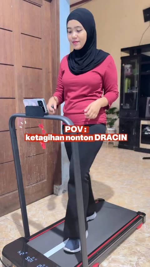 Instagram post by @wiwinwinarti888 for Viu Indonesia. Caption reads: [...] @telkomsel @simpati @telkomselhalo....