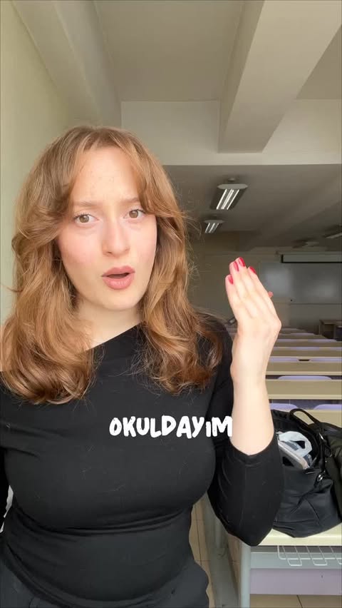 Instagram post by @essnkilic for Maybelline New York Türkiye. Caption reads: o kadar bayıldım ki silmeye üsenmedim👯‍♀️ lykd....