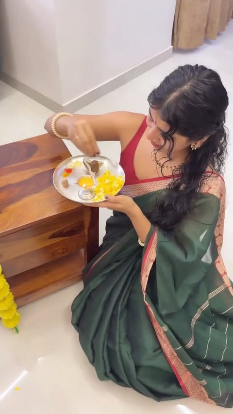 Instagram post by @radhiikavijay for Kesh King. Caption reads: [...] little extra time for my hair with the Kesh....