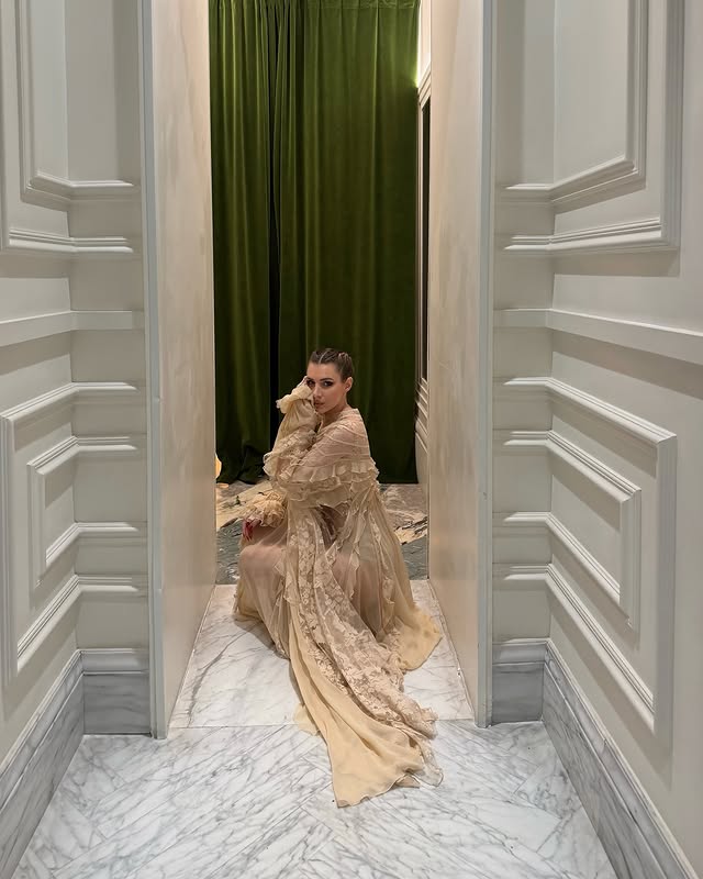 Instagram post by @cristinamusacchio for ZIMMERMANN. Caption reads: [...] there. #invitedby @iwonderpictures In....