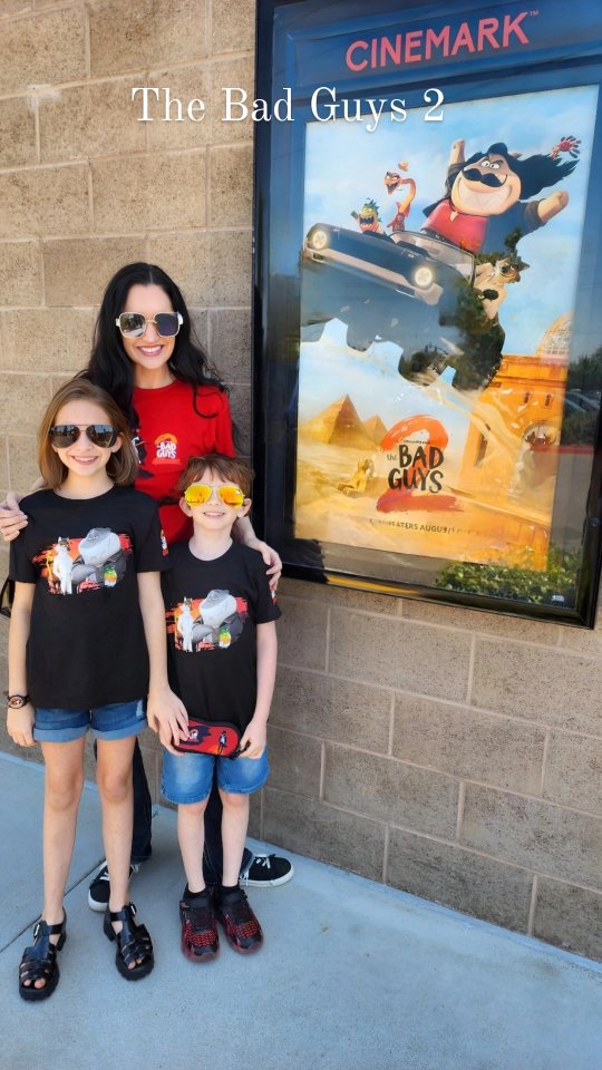 Instagram post by @theclassymamabear for DreamWorks. Caption reads: [...] to hit up the preview of the new @dreamworks....