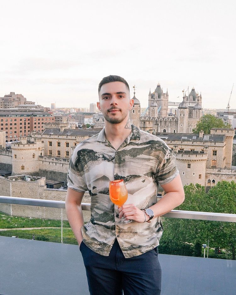 Instagram post by @lefterisanestis for Bombay Sapphire. Caption reads: Lovely staycation at @citizenm Tower of London for....