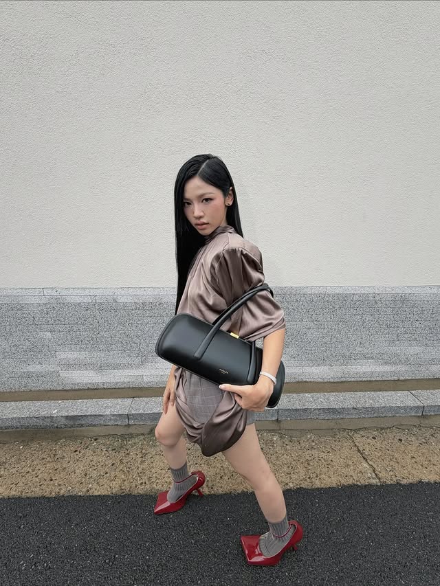 Instagram post by @nayawashi for Mugler. Caption reads: my new aurora @muglerofficial #Mugler....