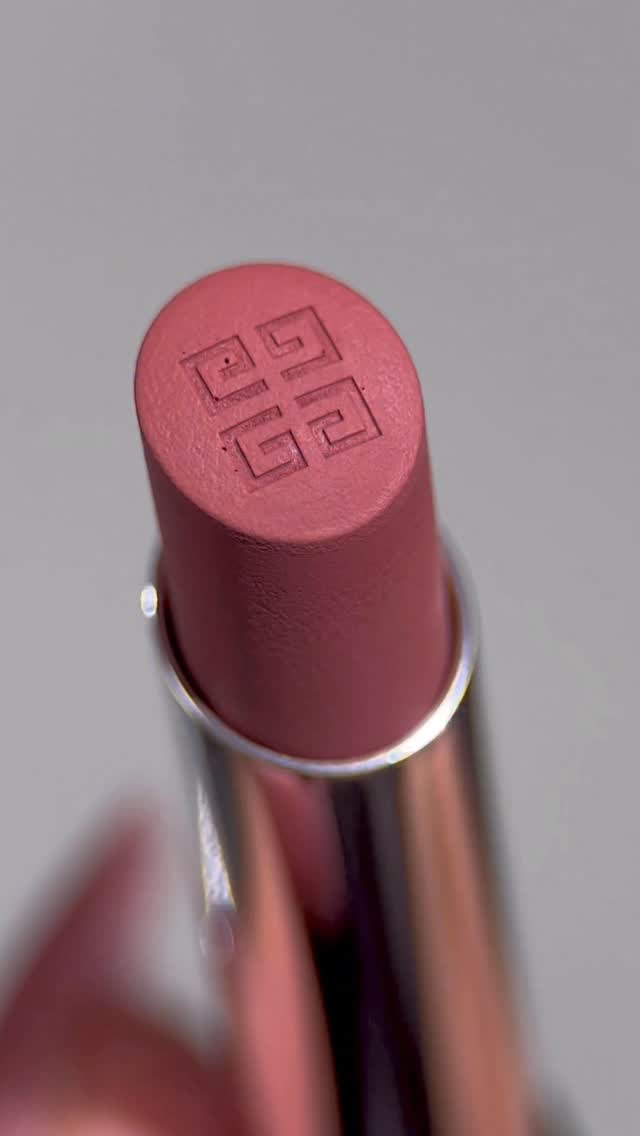 Instagram post by @anniiearif for Kiss Products. Caption reads: [...] #GivenchyLipstick #BeautyEdit Nails....