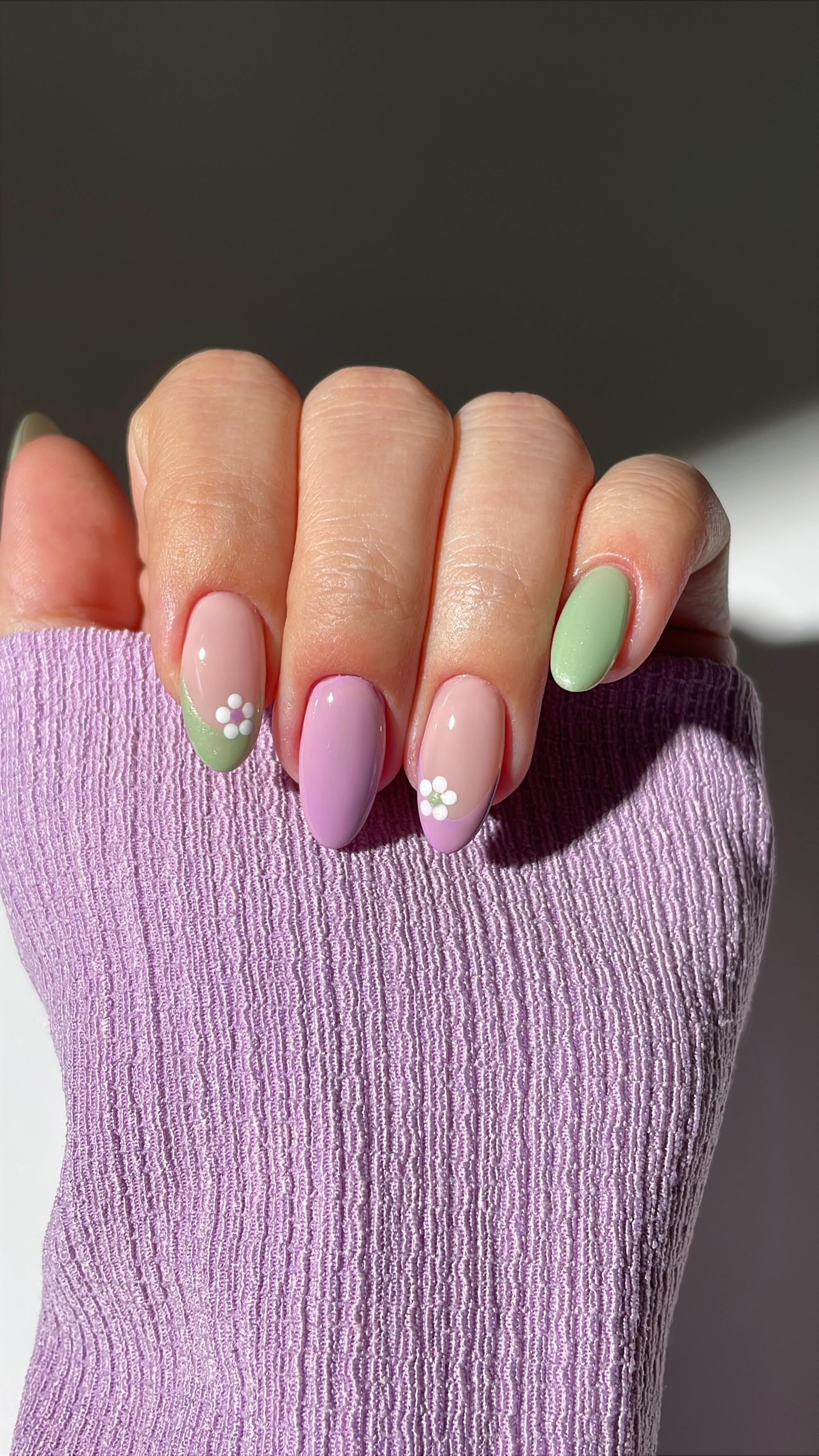 Instagram post by @simlynail for Essie. Caption reads: love the simplicity of these🫠🌸💜🍵

using @essie....