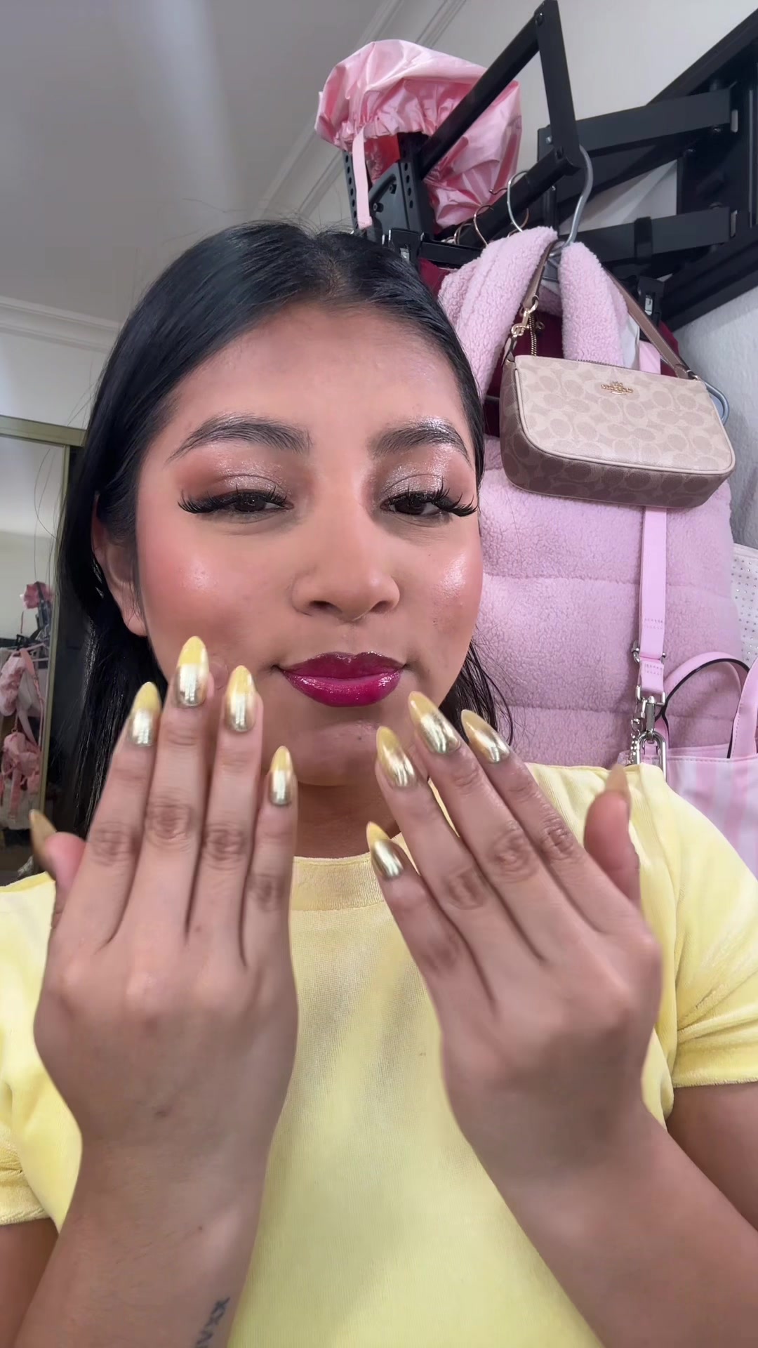 TikTok post by @28_tammy for VSALONNAIL. Caption reads: @VSALON NAIL Center #uñas #uñasdecoradas....