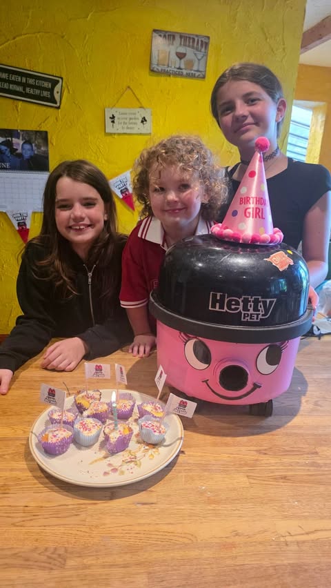 Instagram post by @pinotparentingxwithxmrsp for Come Round. Caption reads: [...] #celebrate #funtimes @myhenryuk @comerounduk.
