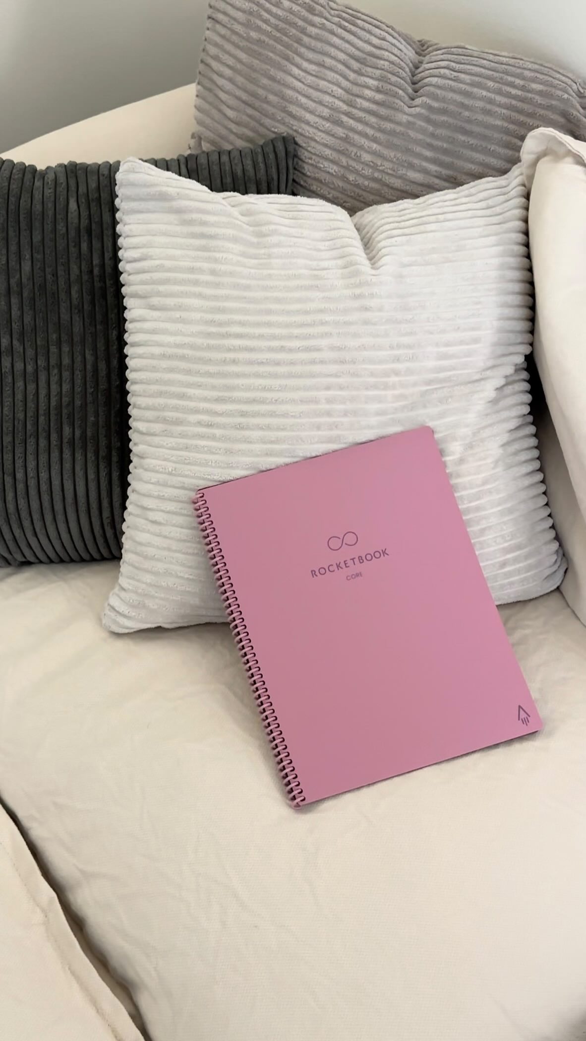 Instagram post by @_ariguerra for Rocketbook. Caption reads: [...] organized and stress free thanks to my....