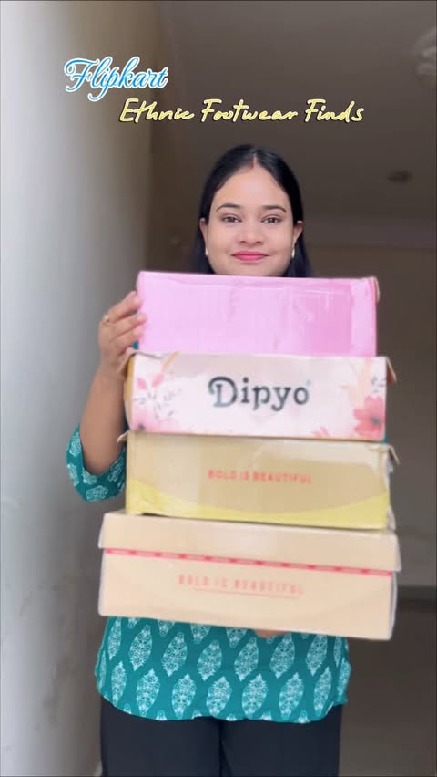 Instagram post by @mishti0505 for Wishlink. Caption reads: Comment " Link " to get the Links your DM 🔗....