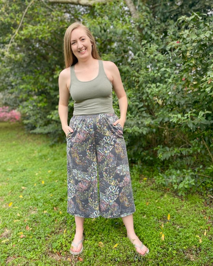 Instagram post by @soisewedthis for Friday Pattern Company. Caption reads: [...] the Saguaro Pants pattern by....