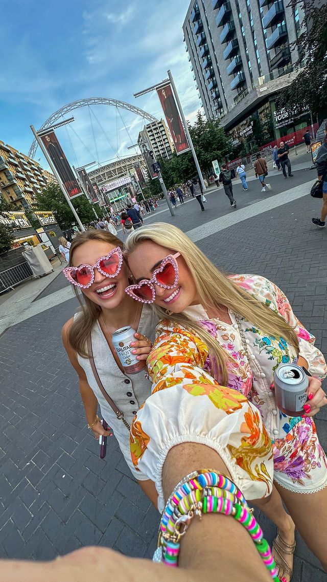 Instagram post by @_dannibenattar for Brutal Fruit. Caption reads: The BEST night!!! 🩷🤍✨🥳
@taylorswift Eras Tour -....