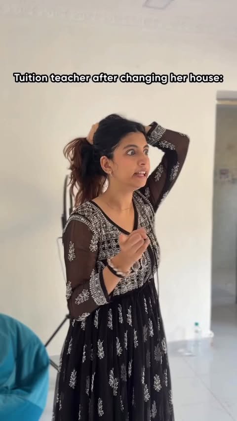 Instagram post by @niswoman for Croma. Caption reads: [...] wali baat kuch aur thi..

Do checkout....