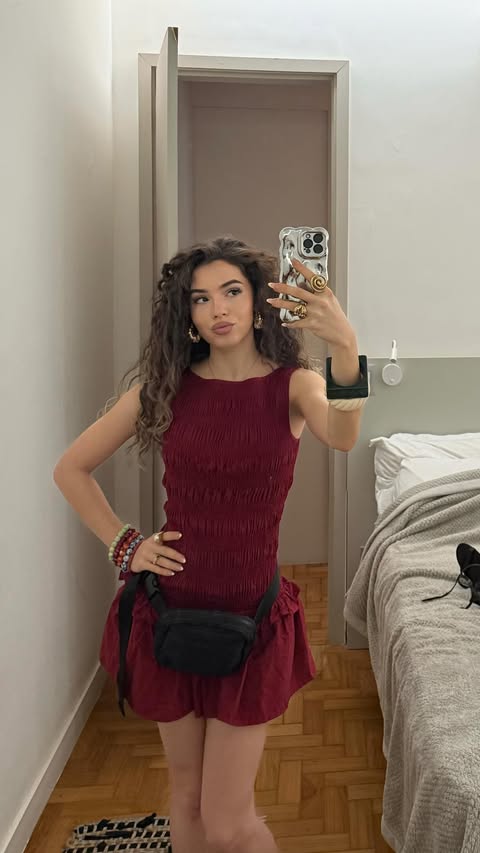 Instagram post by @alessia.xya for PEPPERMAYO. Caption reads: [...] I wore on vacation ✨ @peppermayo AD....