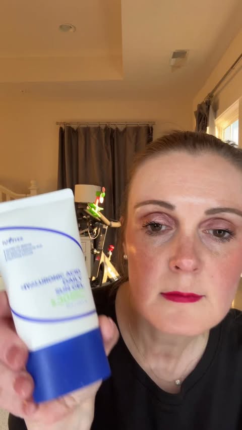 Instagram post by @solak7785 for ISNTREE. Caption reads: I received this @isntree Hyaluronic Acid Daily Sun....