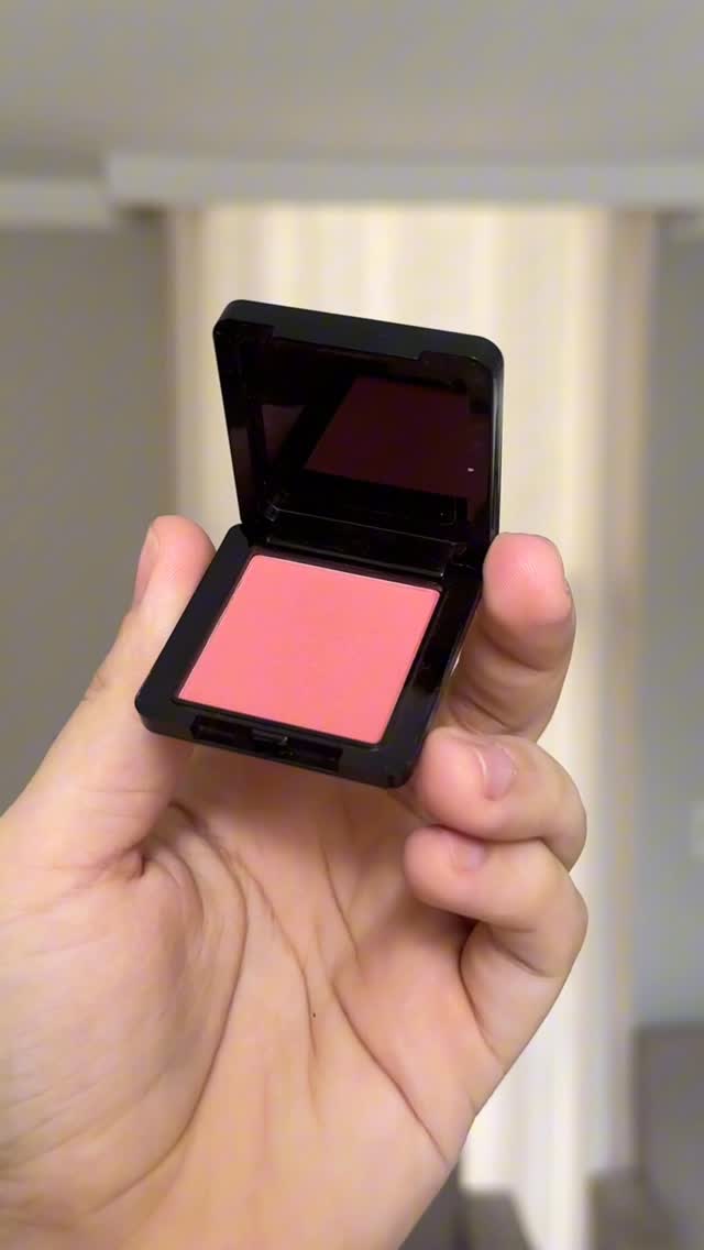 Instagram post by @luizmarts for O Boticário. Caption reads: Alerta brinde 🚨 

Miniatura do BLUSH EM PÓ MAKE....