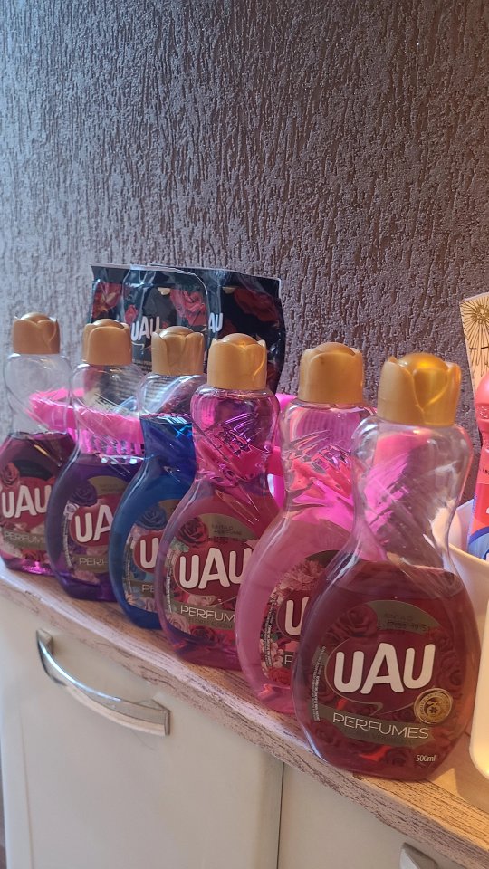 Instagram post by @lardeamor1703 for UAUIngleza. Caption reads: COMO É MARAVILHOSO DEIXAR TUDO TÃO PERFUMADO....