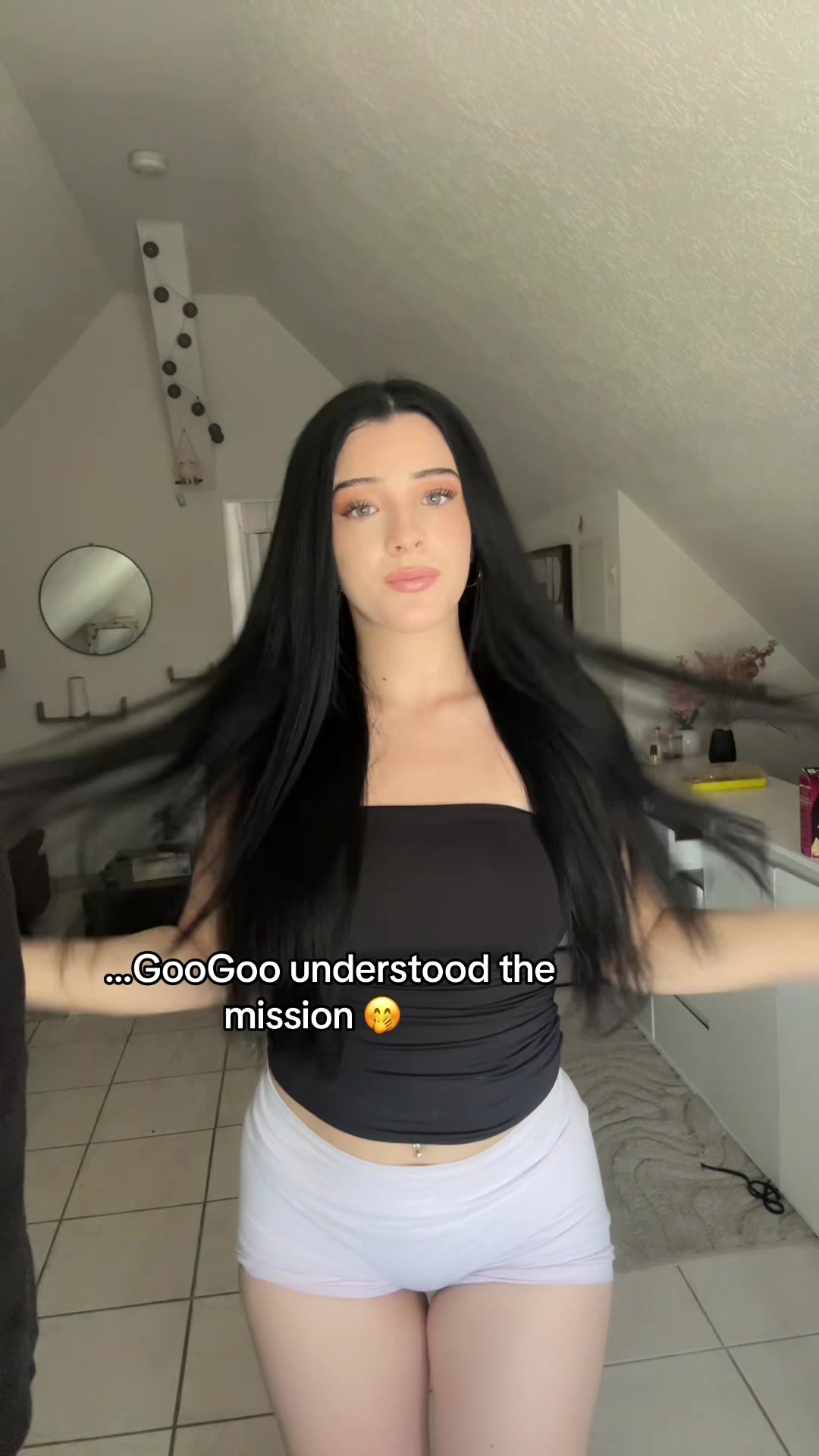 TikTok post by @leonie.lovs for Goo Goo Hair. Caption reads: [...] with my hair 😭✨ @Goo Goo Human Hair....