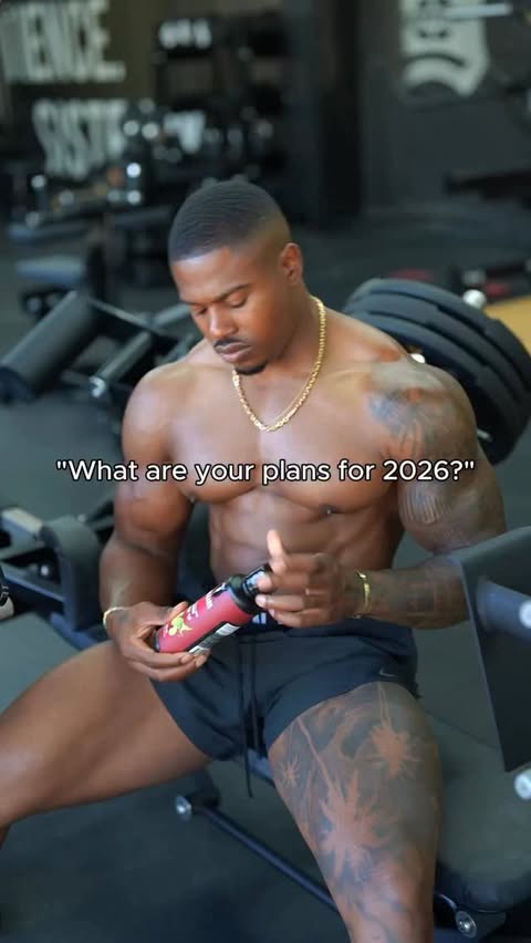 Instagram post by @simeonpanda for Inno Supps. Caption reads: [...] 🔥😮‍💨 

#gymmotivation #volcarn2000....