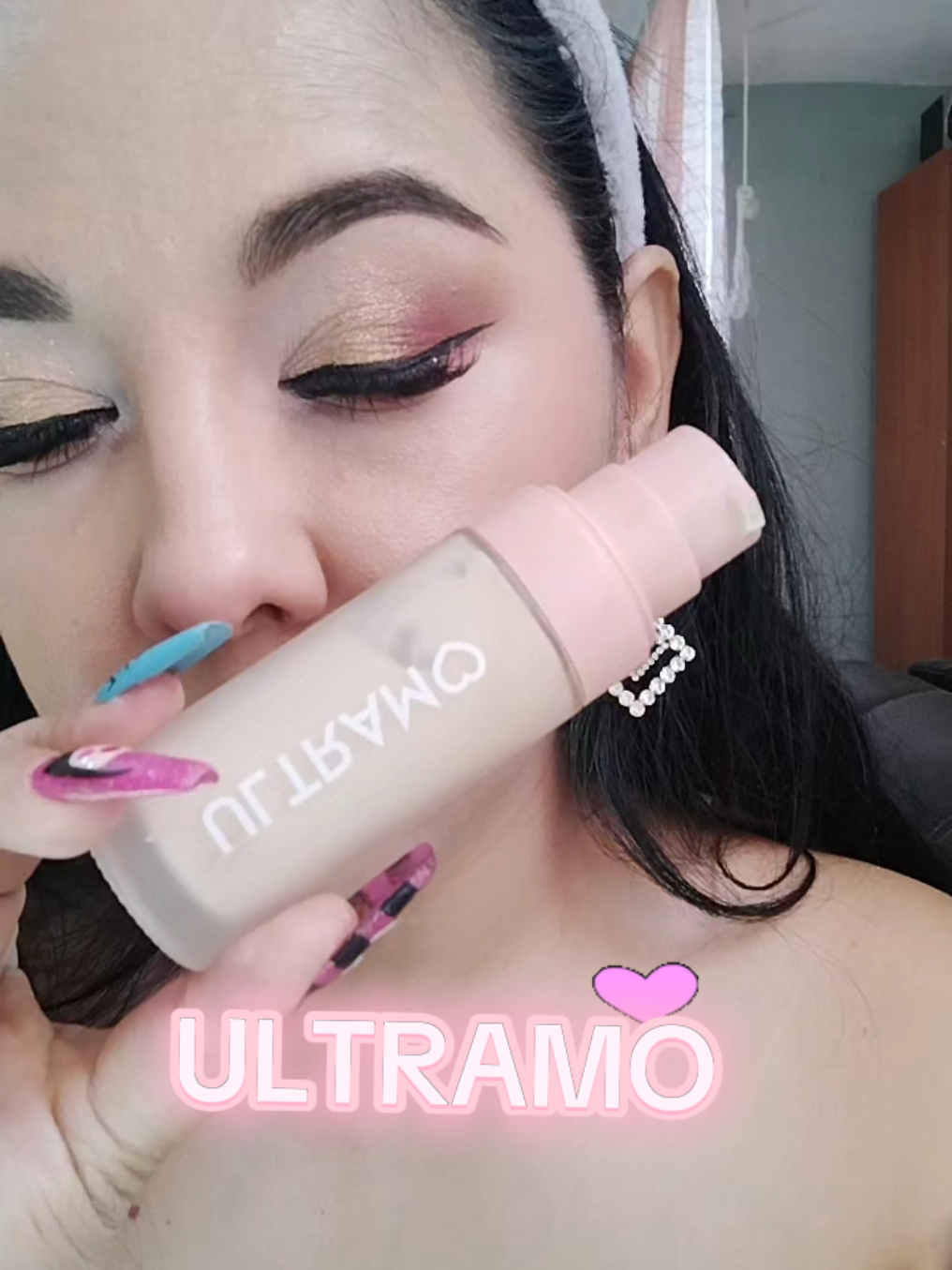 TikTok post by @makeupandnailsjazz for Ultramo. Caption reads: [...] radiante 💕Protector solar spf 15 @ULTRAMO ....