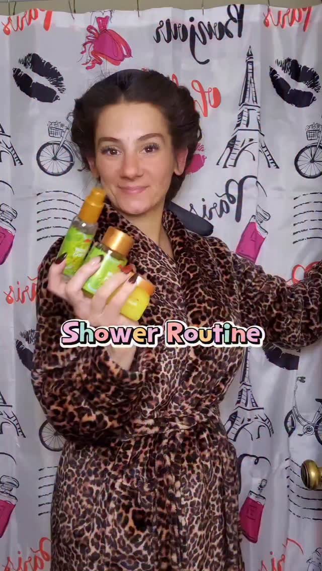 Instagram post by @tinassee23 for Treehut. Caption reads: Not sponsored- a review. You know i love tree hut.