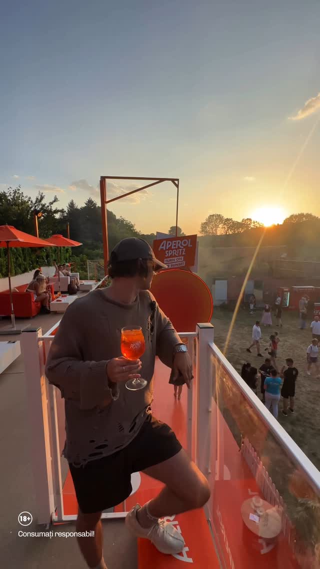 Instagram post by @raresmaris for Aperol Spritz. Caption reads: [...] pe cer - și în pahar.....