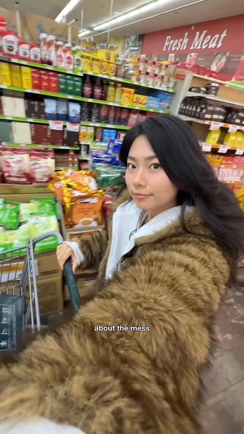 Instagram post by @chau.ng_ for BISSELL. Caption reads: #ad Holiday Hosting Must-have @BISSELLclean....