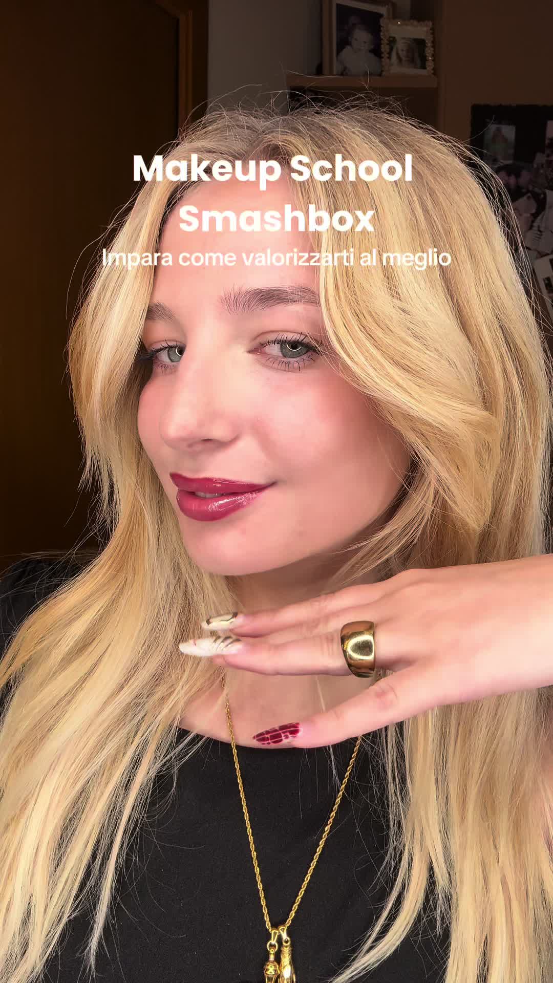 TikTok post by @guiazz_ for Smashbox Venice. Caption reads: Dolly Make-up look con @Smashbox Cosmetics 💖 Di....