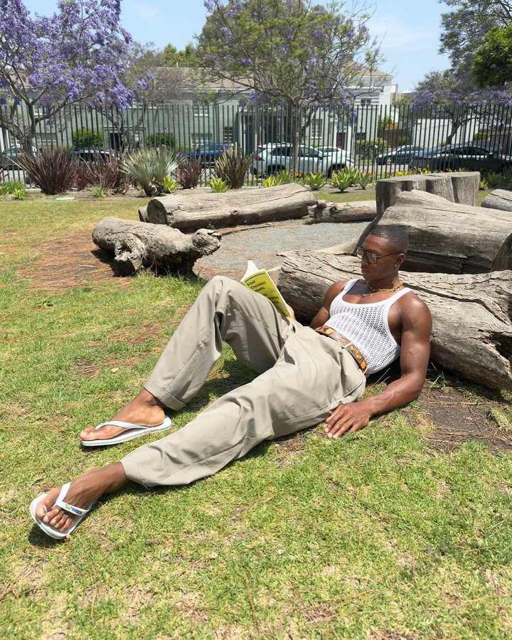 Instagram post by @ebbyybrown for Havaianas US. Caption reads: Tapped out of the timeline, tapped into the vibe....