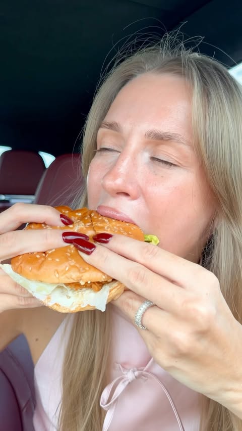 Instagram post by @tasha.tries.it for Deliveroo. Caption reads: [...] this Hardee’s Chicken Fillet Combo on....