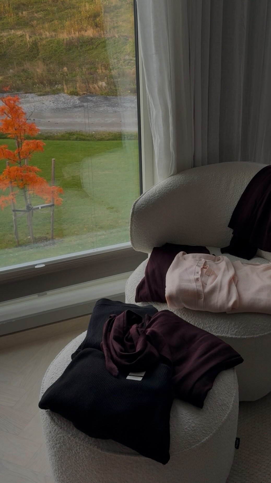 Instagram post by @mirajar__ for Cubus. Caption reads: [...] How I style my super soft, classic....