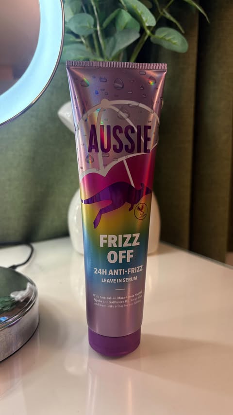 Instagram post by @streets_at_sixteen for Aussie Hair. Caption reads: [...] for sending me the fab @aussiehair 24 Hour....