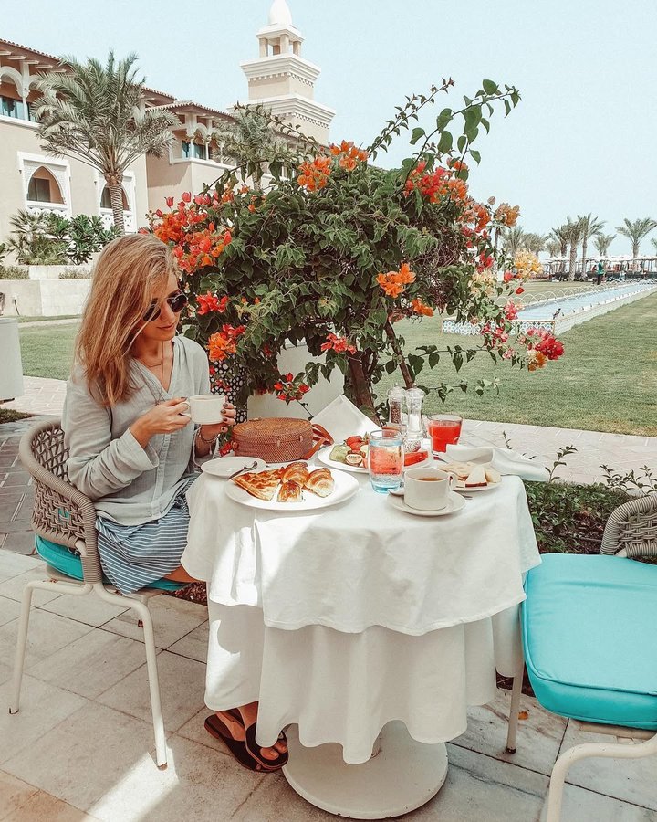 Instagram post by @joicymuniz for Mockberg. Caption reads: Summer getaway in the amazing @rixossaadiyatisland....