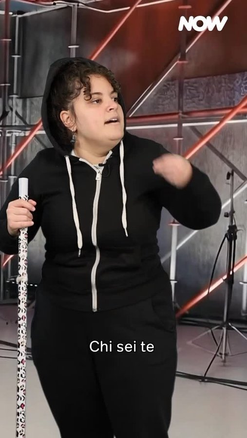 Instagram post by @che_te_devo_di for NOW. Caption reads: É incredibile, non se riesce a vedè una puntata di....