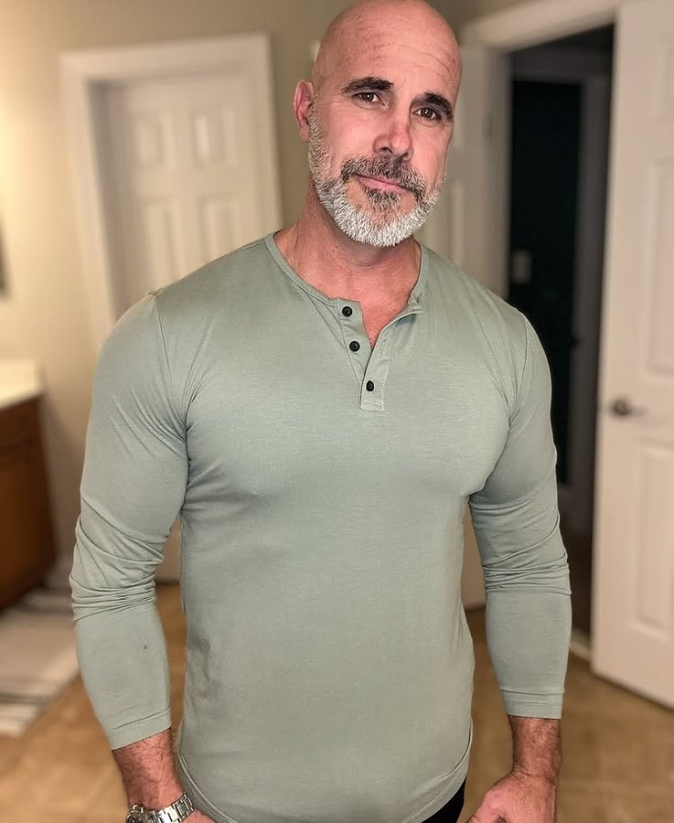 Instagram post by @lifeover40fit for Cuts Clothing. Caption reads: [...] #style #gymstyle #gymfashion #cutsclothing....