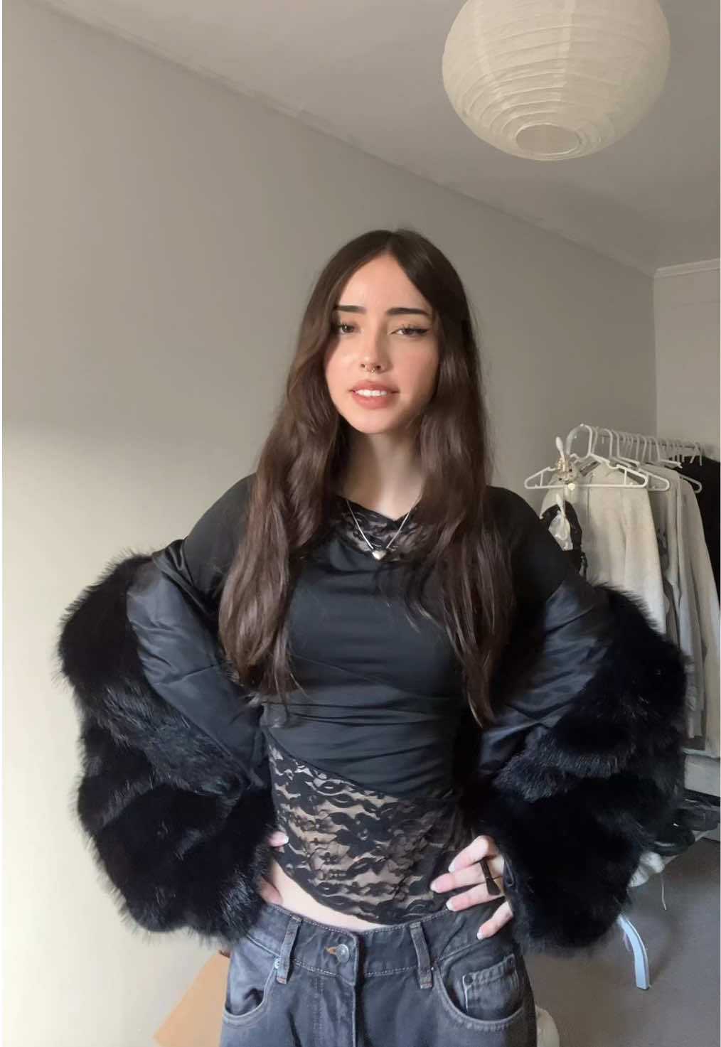 TikTok post by @acursito for MOTEL. Caption reads: I LOVEEEEEE💍 @MOTEL #motelrocks #collab #fyp .