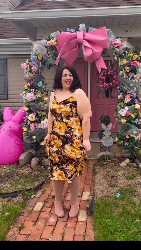 Instagram post by @principessagabriella for Curvy Sense. Caption reads: 💛🌼More spring florals from @curvysense ! Never....