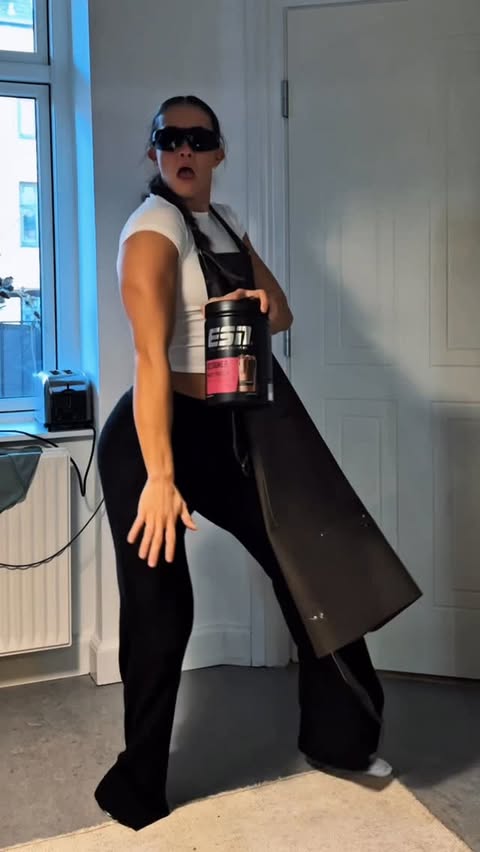 Instagram post by @vitesson for Esn. Caption reads: I thought it was an easy recipe… 

@esncom.