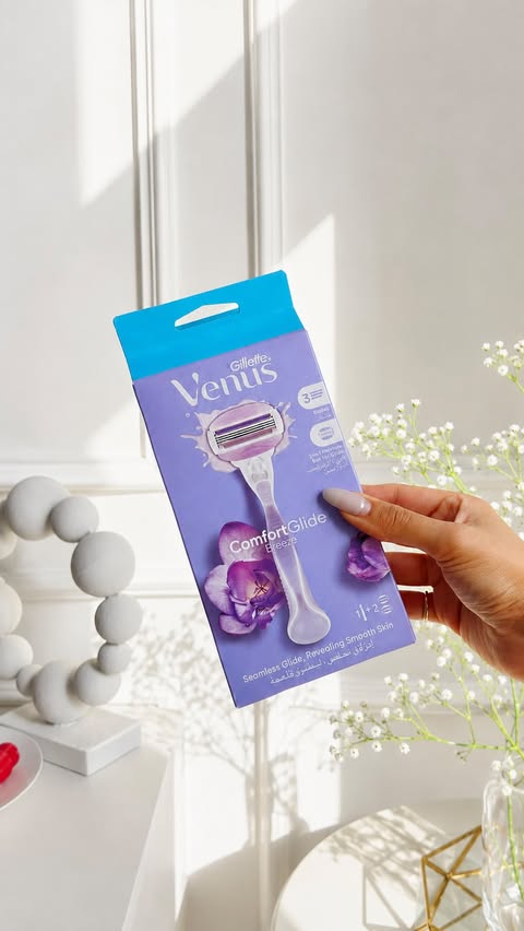 Instagram post by @rinkipamnani3 for Gillette Venus. Caption reads: [...] Your internet big sis approves. 🤝✨....