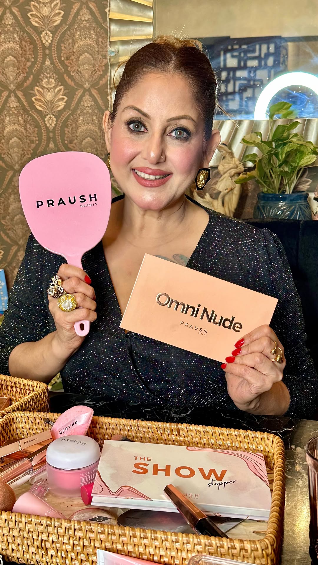 Instagram post by @meenakshiduttmdm for Praush Beauty. Caption reads: Makeup tutorial live with @praush.beauty Brushes &....