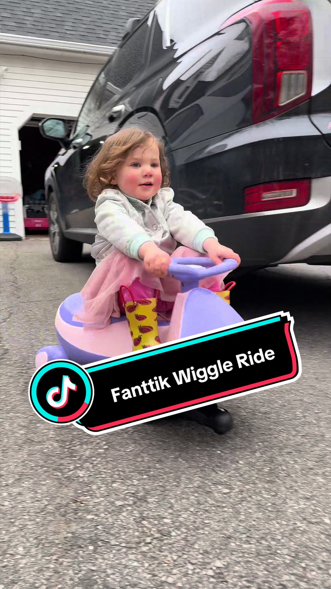 TikTok post by @jessemoltenbrey for FanttikRide. Caption reads: [...] #fanttikwigglecar #wigglecar @Fanttik....