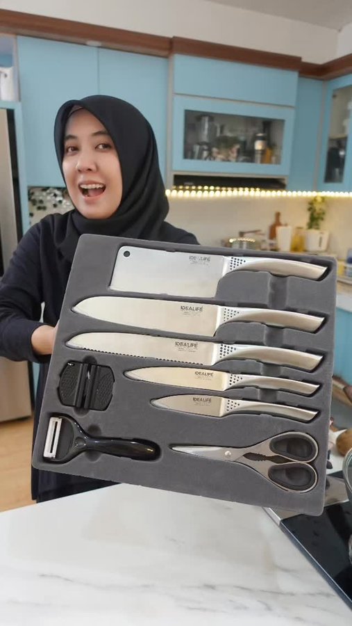 Instagram post by @bytehyun for idealifeonline. Caption reads: Setiap pisau punya tugasnya sendiri 🔪
Kenali....