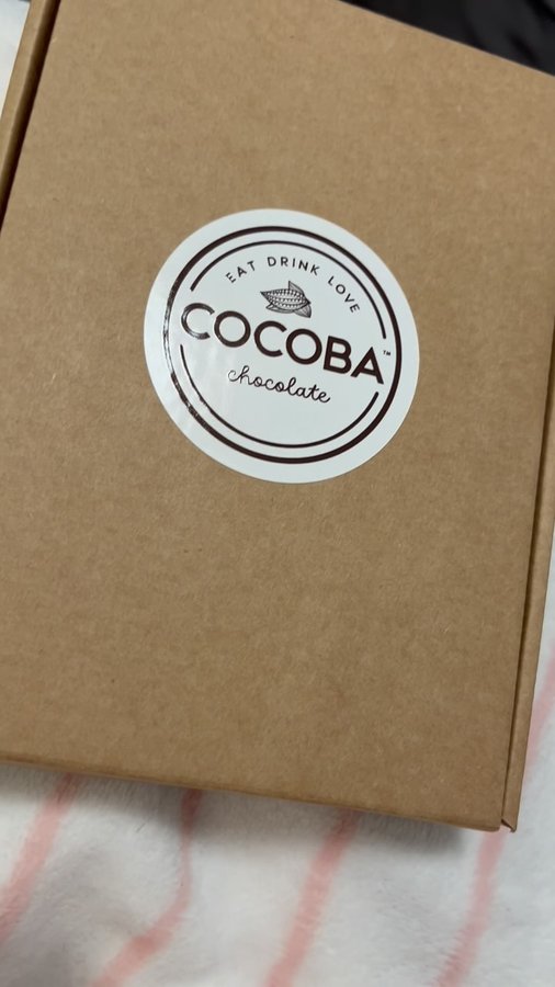 Instagram post by @amummyandherbeautifulgirls for Cocoba Chocolate. Caption reads: [...] the cutest? 💕 Hhmm we LOVE @cocobachocolate....