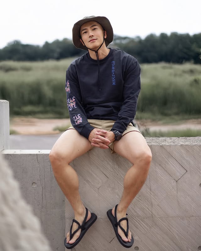 Instagram post by @jerkins for 7-Eleven. Caption reads: 7-ELEVEN最新精品集點活動來了！
是全球戶外最具代表性的Discovery 與....