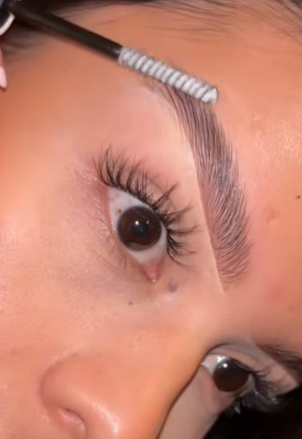 TikTok post by @delacruzmariely for HECI Beauty Makeup. Caption reads: [...] #creatorsearchinsights||@HECI Beauty Makeup.