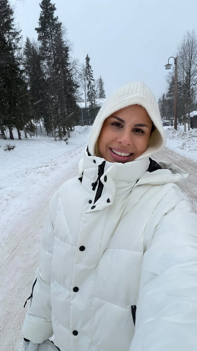 Instagram post by @nadiakenza for La Roche-Posay International. Caption reads: Reklam för @larocheposay Läs med riktig Dalmål.....