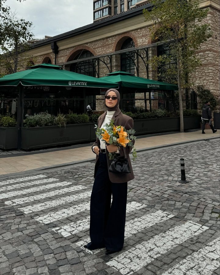 Instagram post by @aysenurcoskunn for SUUD COLLECTION. Caption reads: 🤎🍂

#reklam.