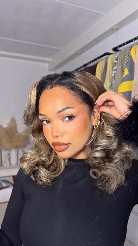 Instagram post by @naominyaraa for BaByliss. Caption reads: [...] silk press season bby 🎀✨🎄 using the....